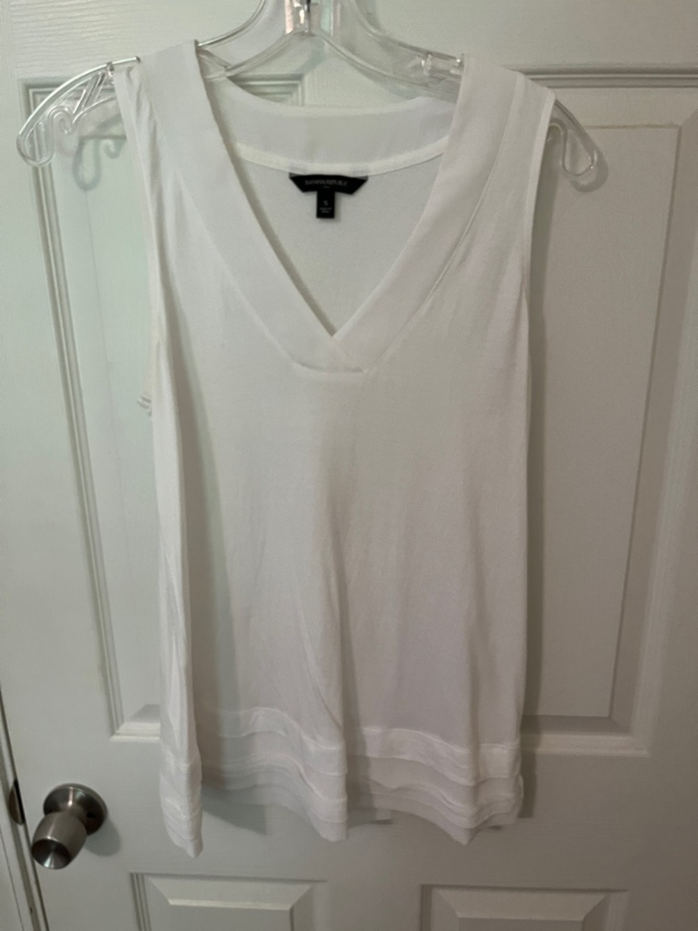Banana Republic White Sleeveless V-Neck Tank